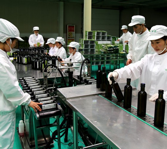 祥宇特級(jí)初榨橄欖油作為國(guó)產(chǎn)優(yōu)質(zhì)橄欖油，始終以質(zhì)量求生存、以品牌謀發(fā)展、以質(zhì)量創(chuàng)業(yè)績(jī)、以品質(zhì)追卓越。在近20年的辛苦耕耘，在品質(zhì)方面的不斷改進(jìn)..